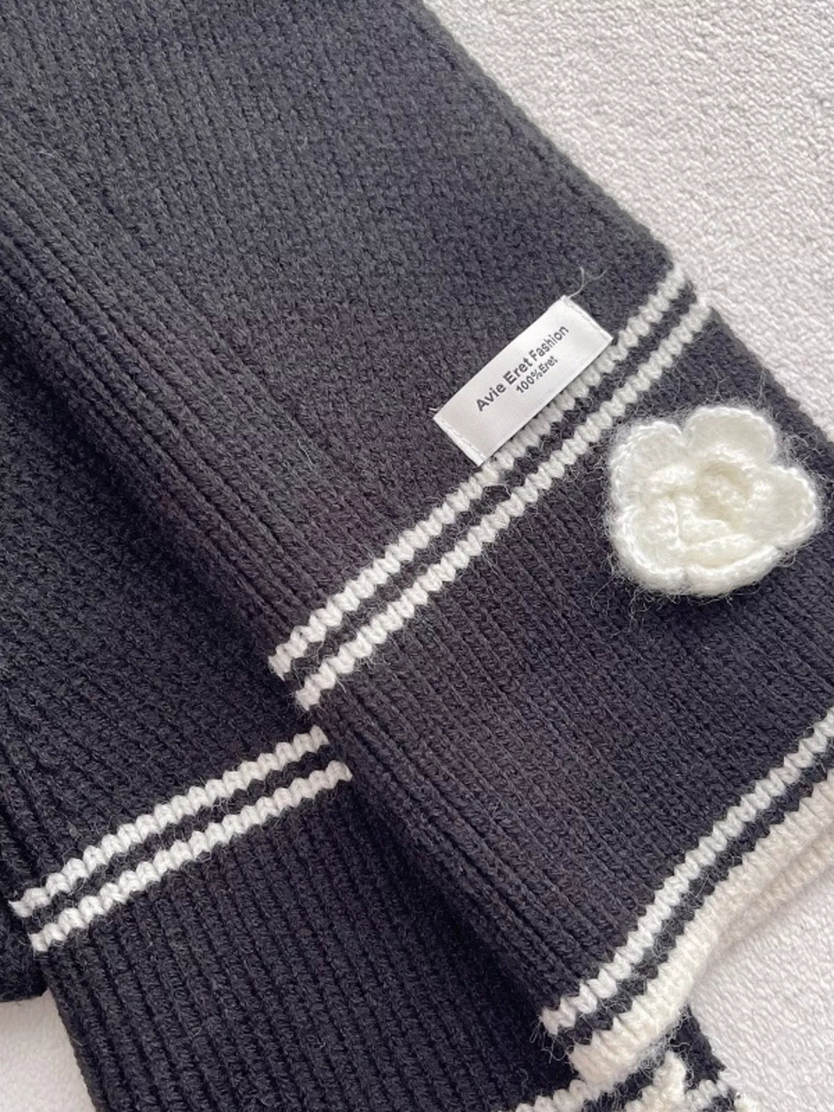 Camellia Contrast Trim Knitted Scarf