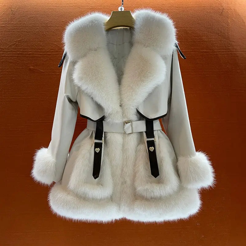 Stylish Women's Winter Coat - Warm and Fitted Design