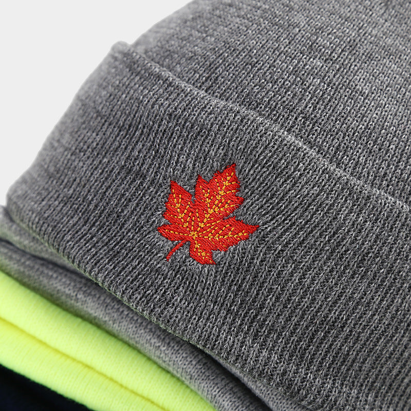 Red Maple Leaf Knit Beanie: Street Style Warm Hat