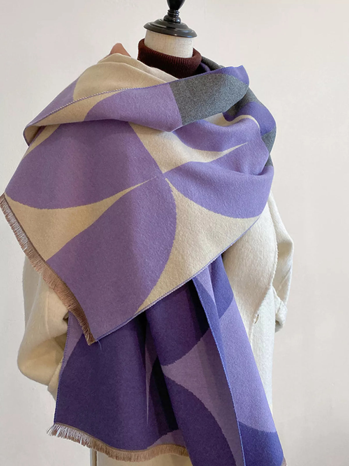 Contrast Raw Hem Scarf